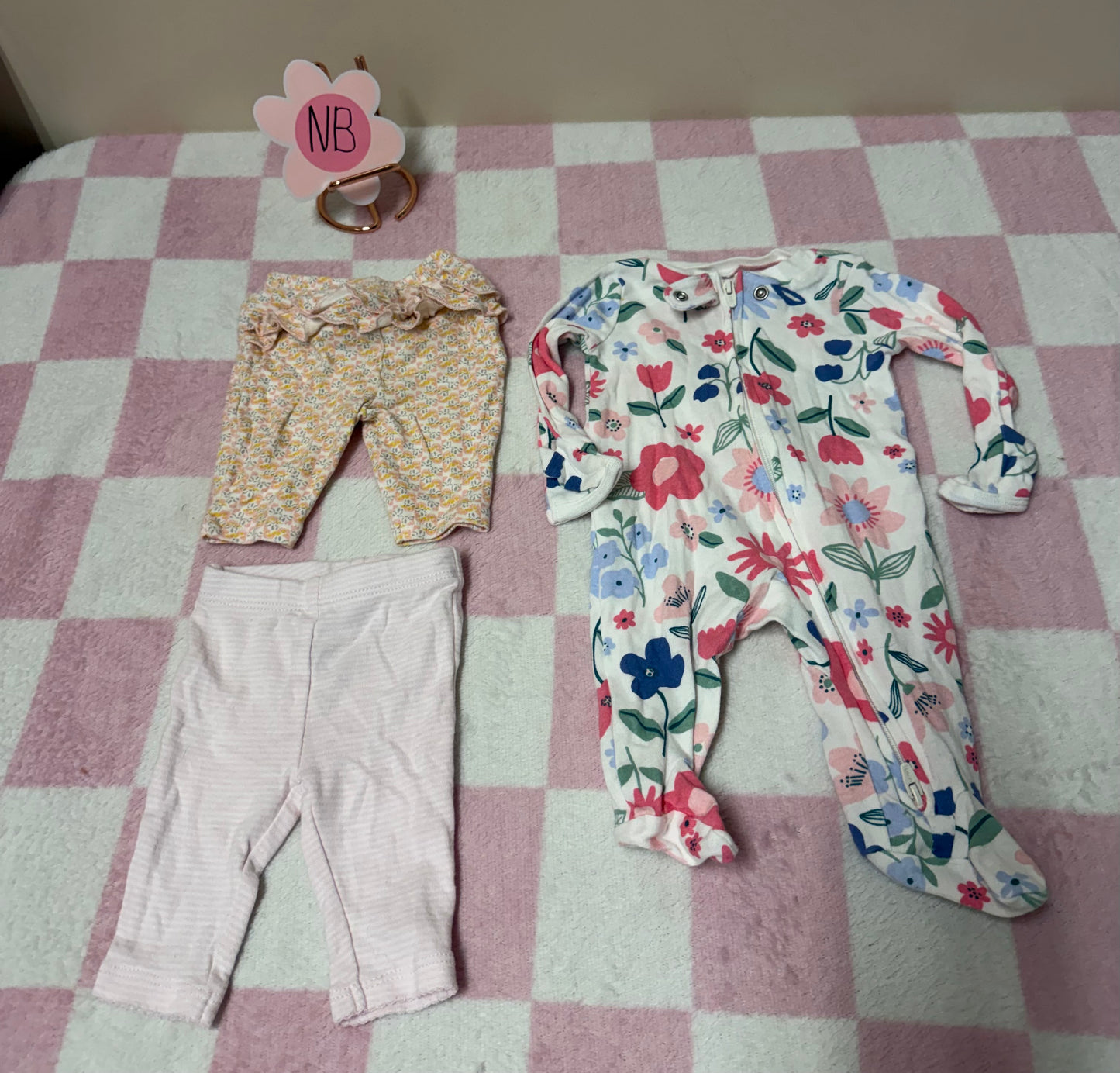 Newborn sleeper & 2 leggings