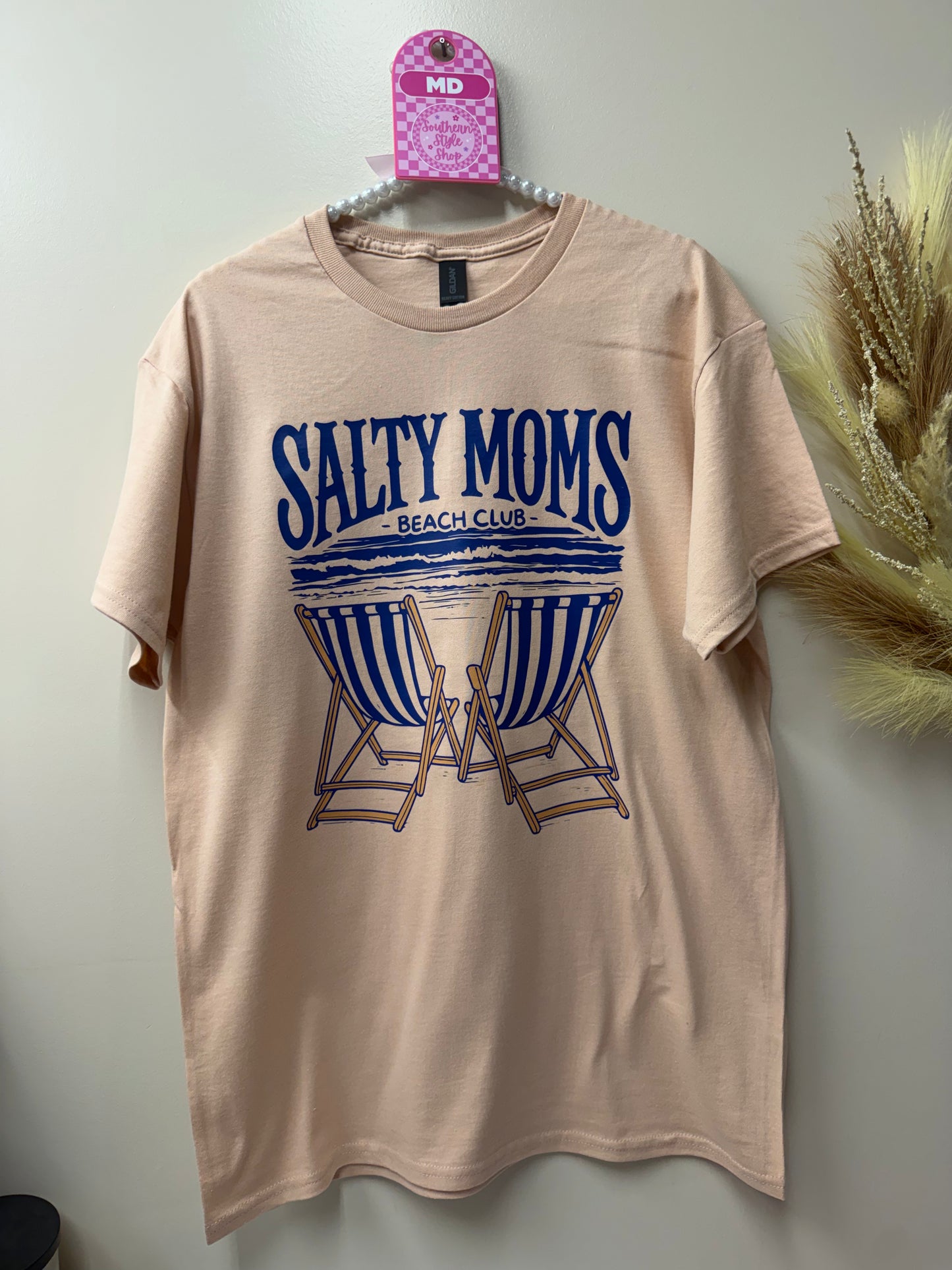 Adult medium salty moms tshirt