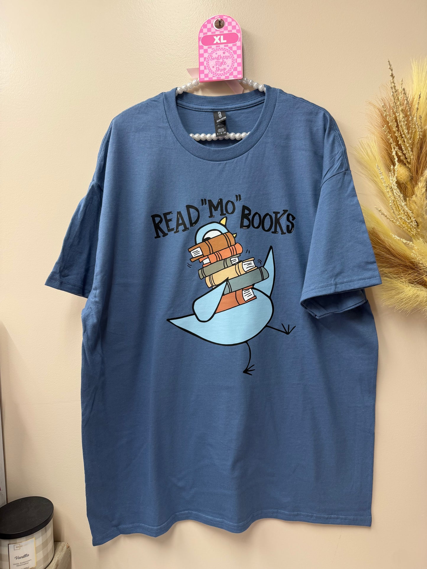 Adult XL read Mo books tshirt