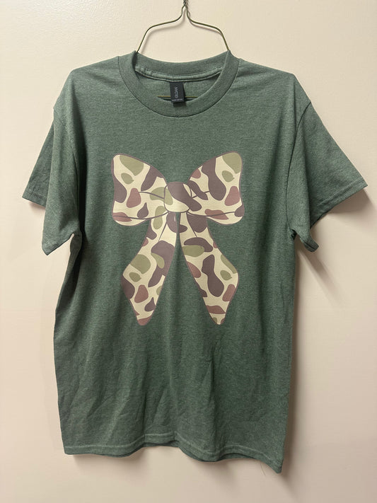 Adult small camo bow tshirt
