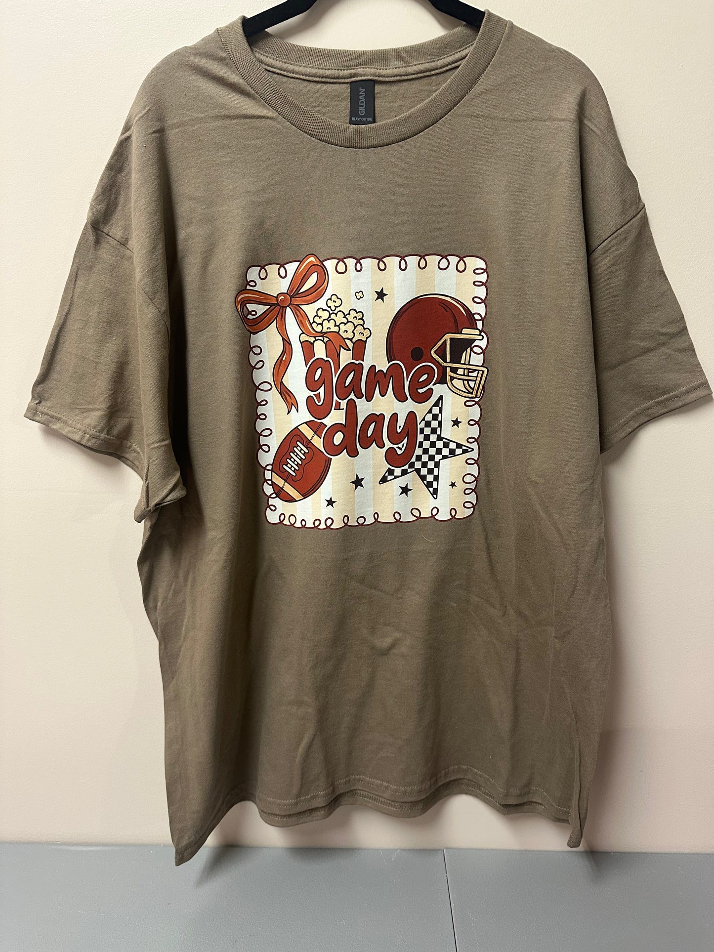 Adult xl game day tshirt