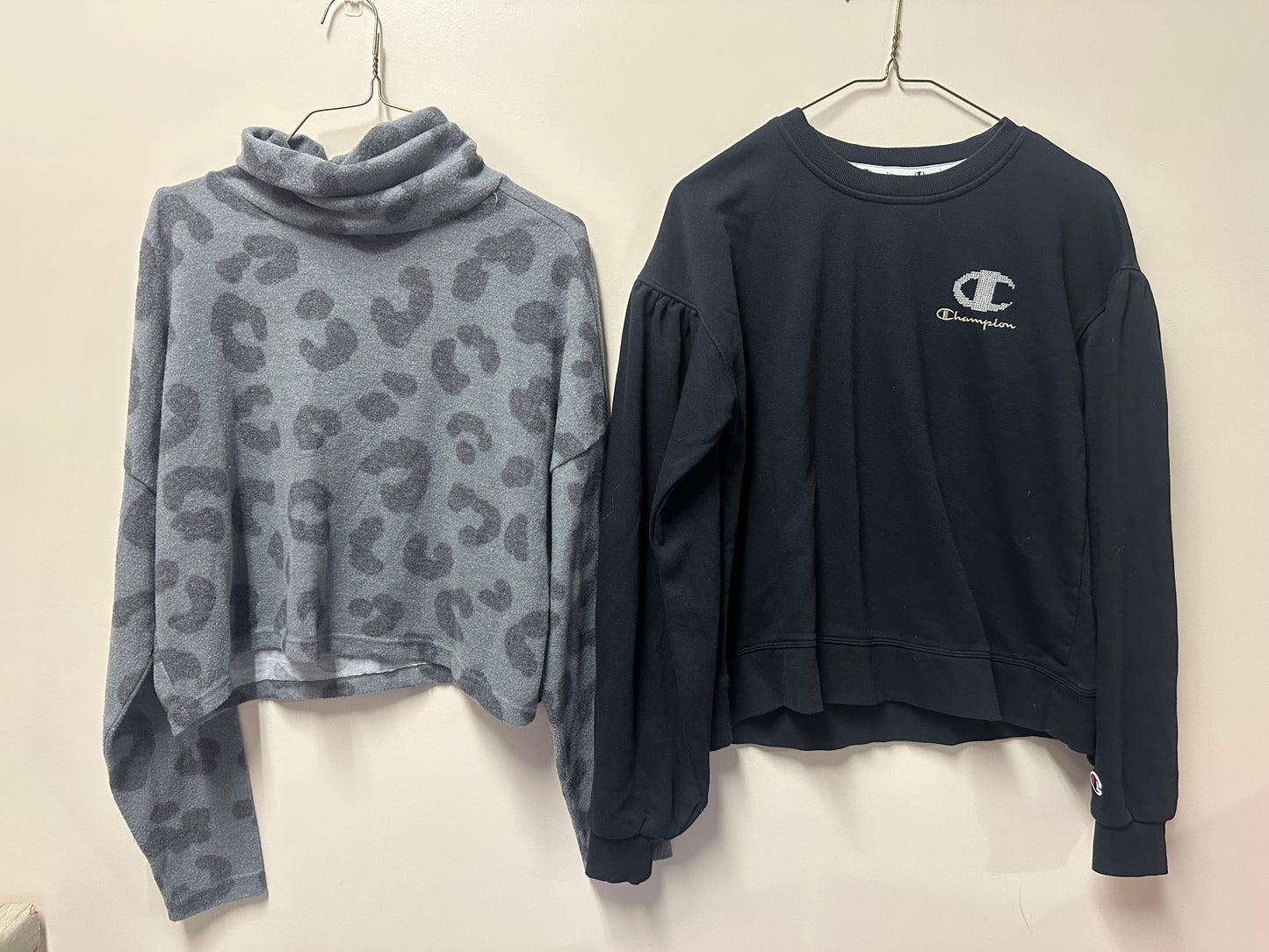 Women's XS Leopard & Black pullovers