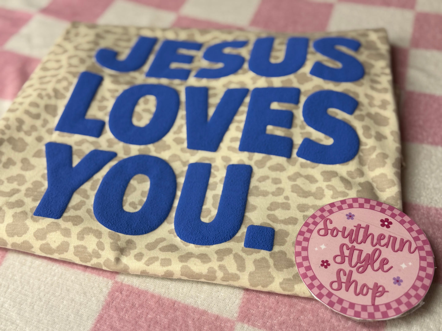 Adult 2xl Jesus loves you tshirt