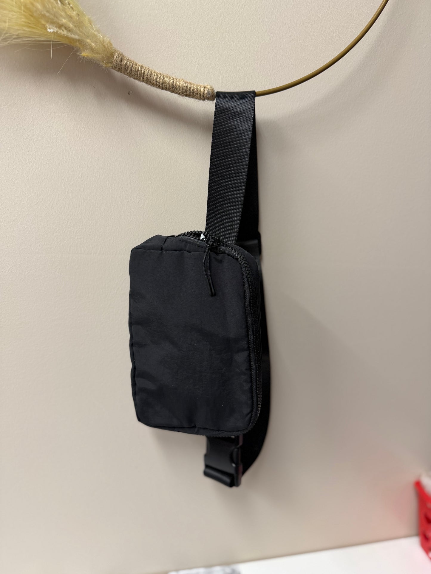 Minimalist Nylon Belt Bag – Black