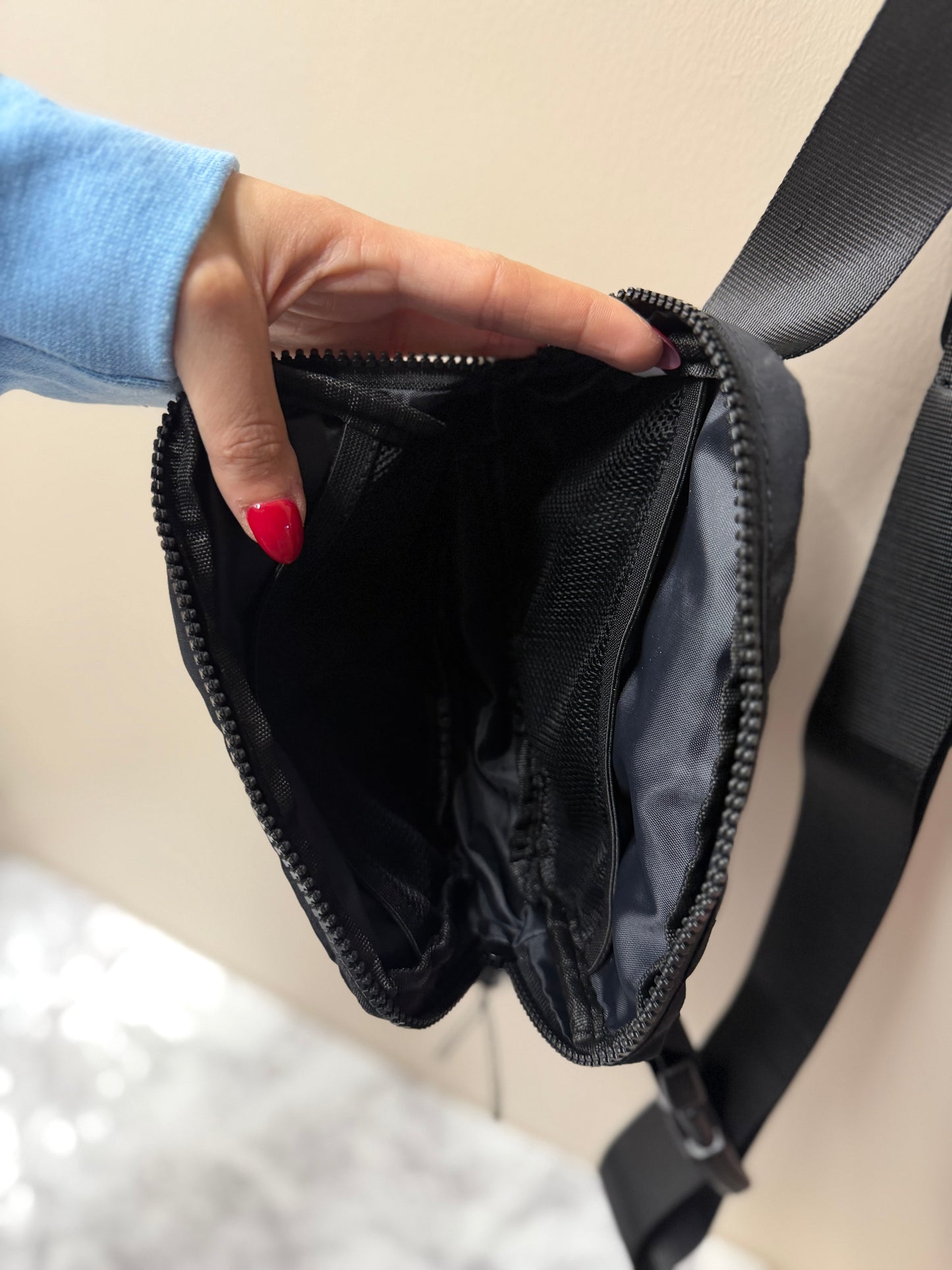 Minimalist Nylon Belt Bag – Black