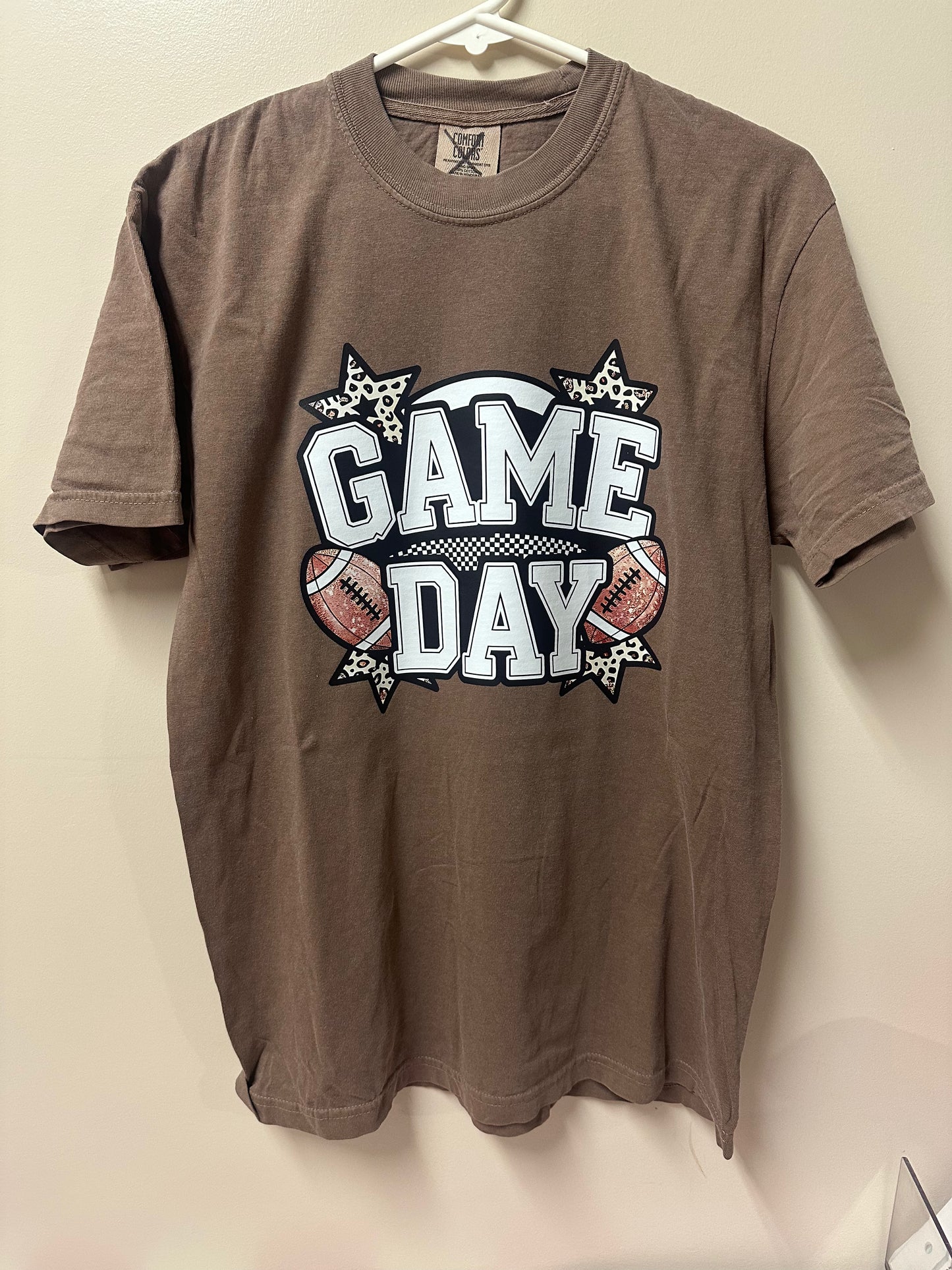 Adult medium game day tshirt