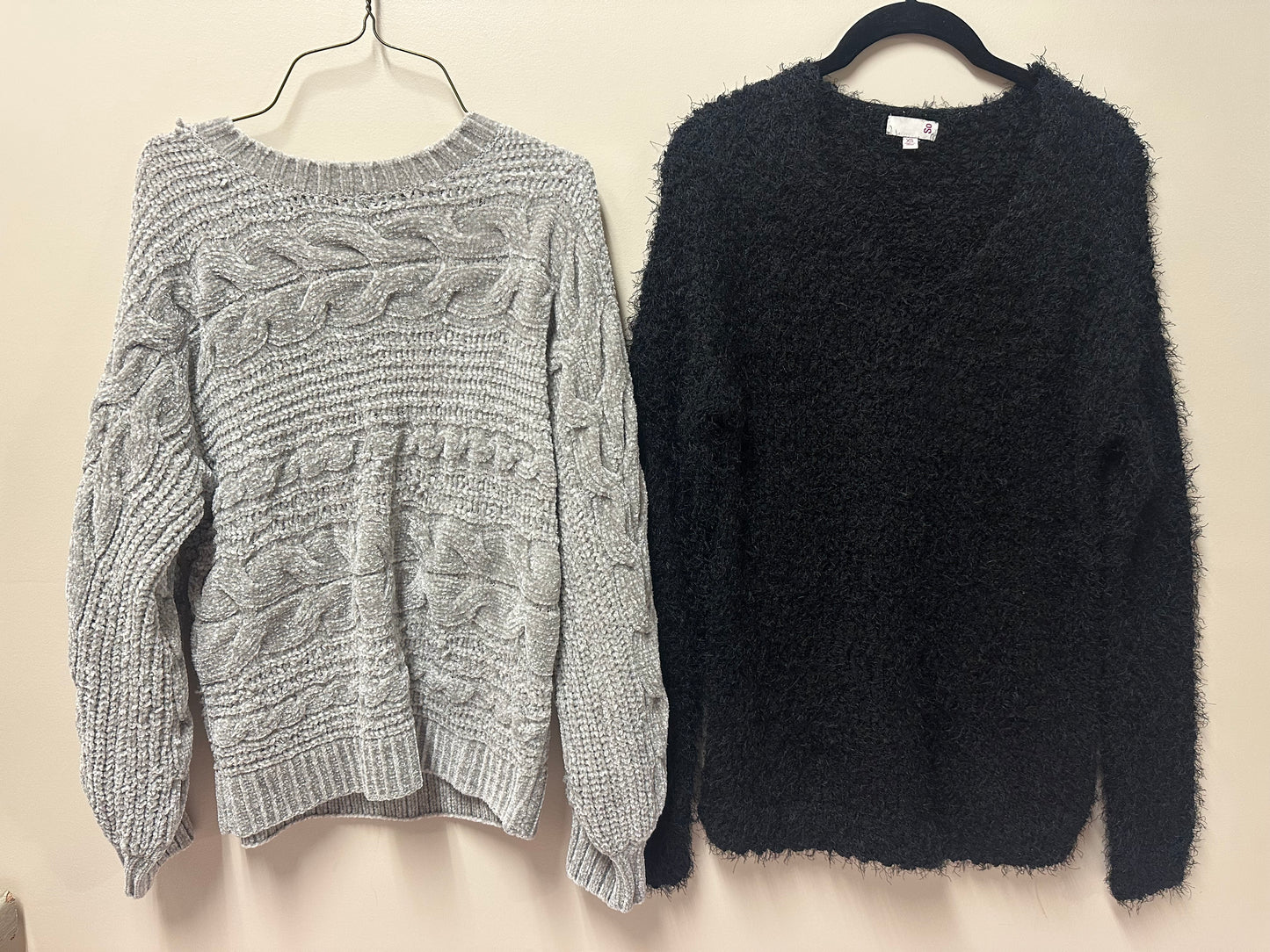 Women's XS Gray & Black sweater