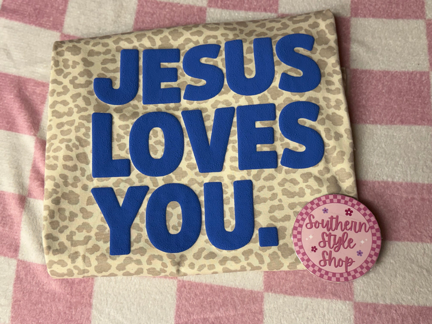 Adult 2xl Jesus loves you tshirt