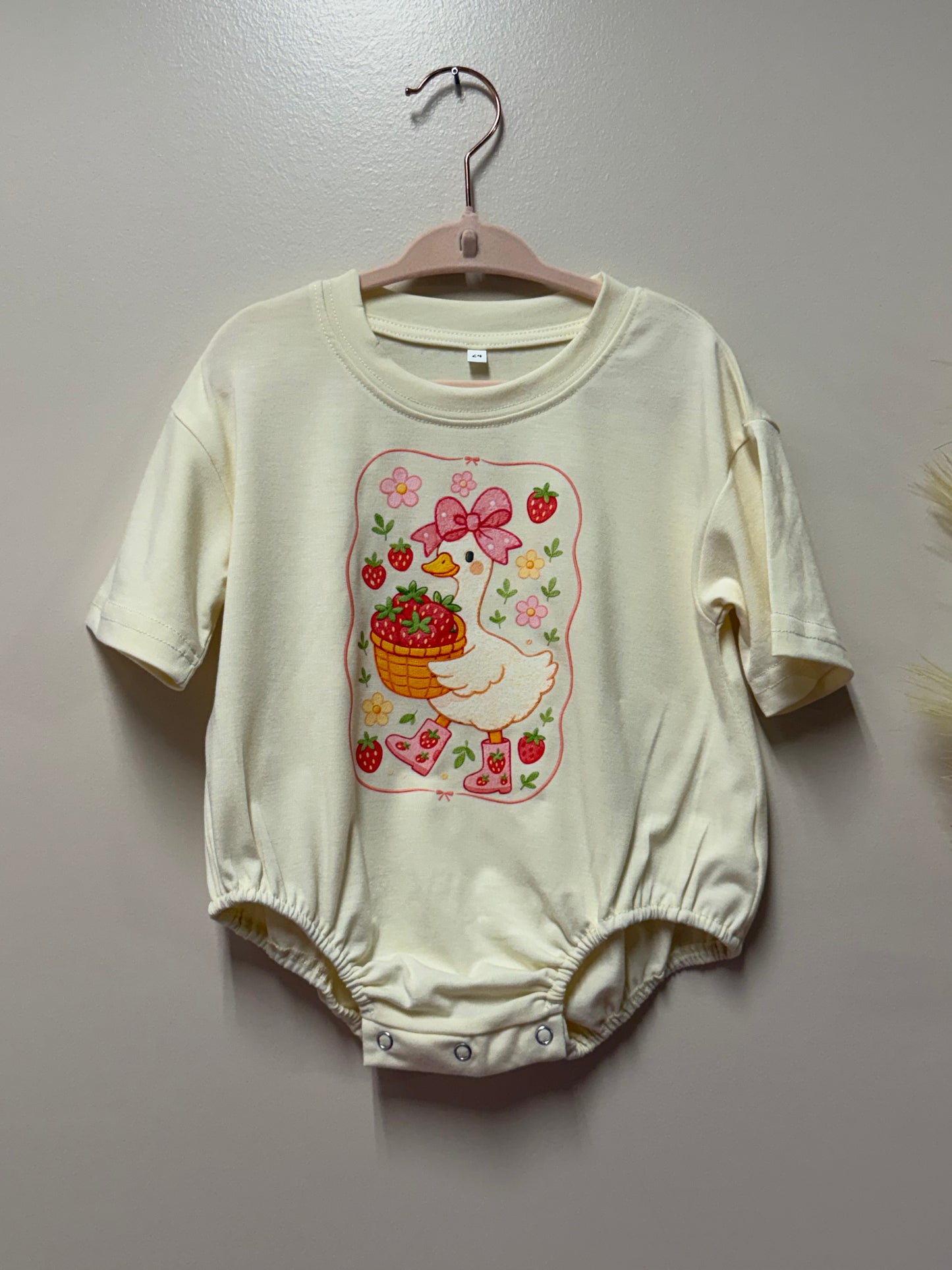 Goose w/ strawberries Graphic Onesie - 18/24m