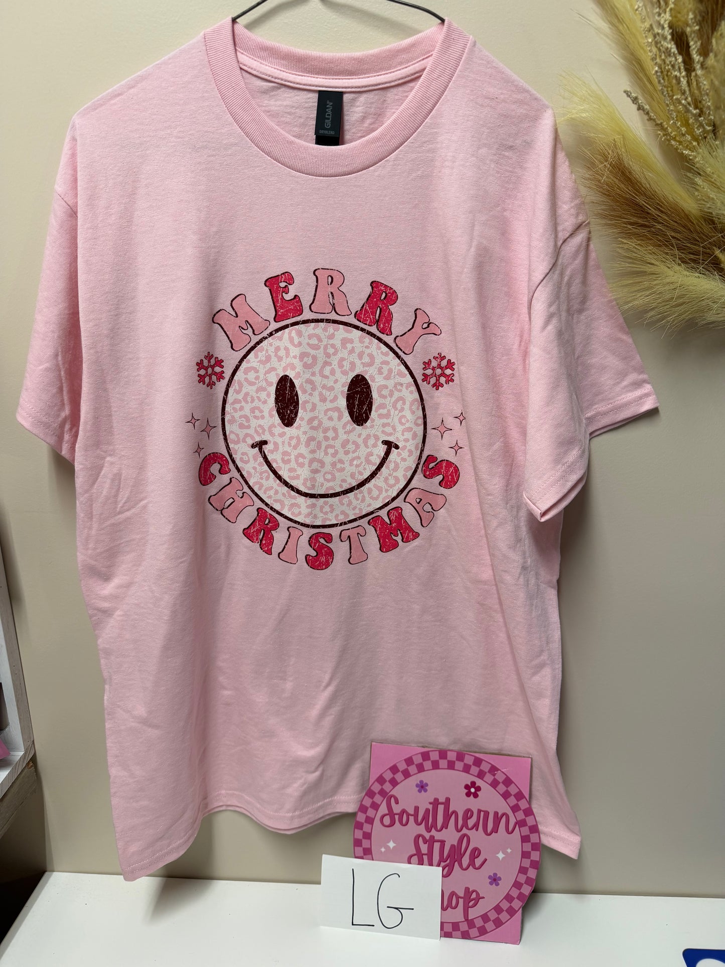 Adult large Merry Christmas tshirt