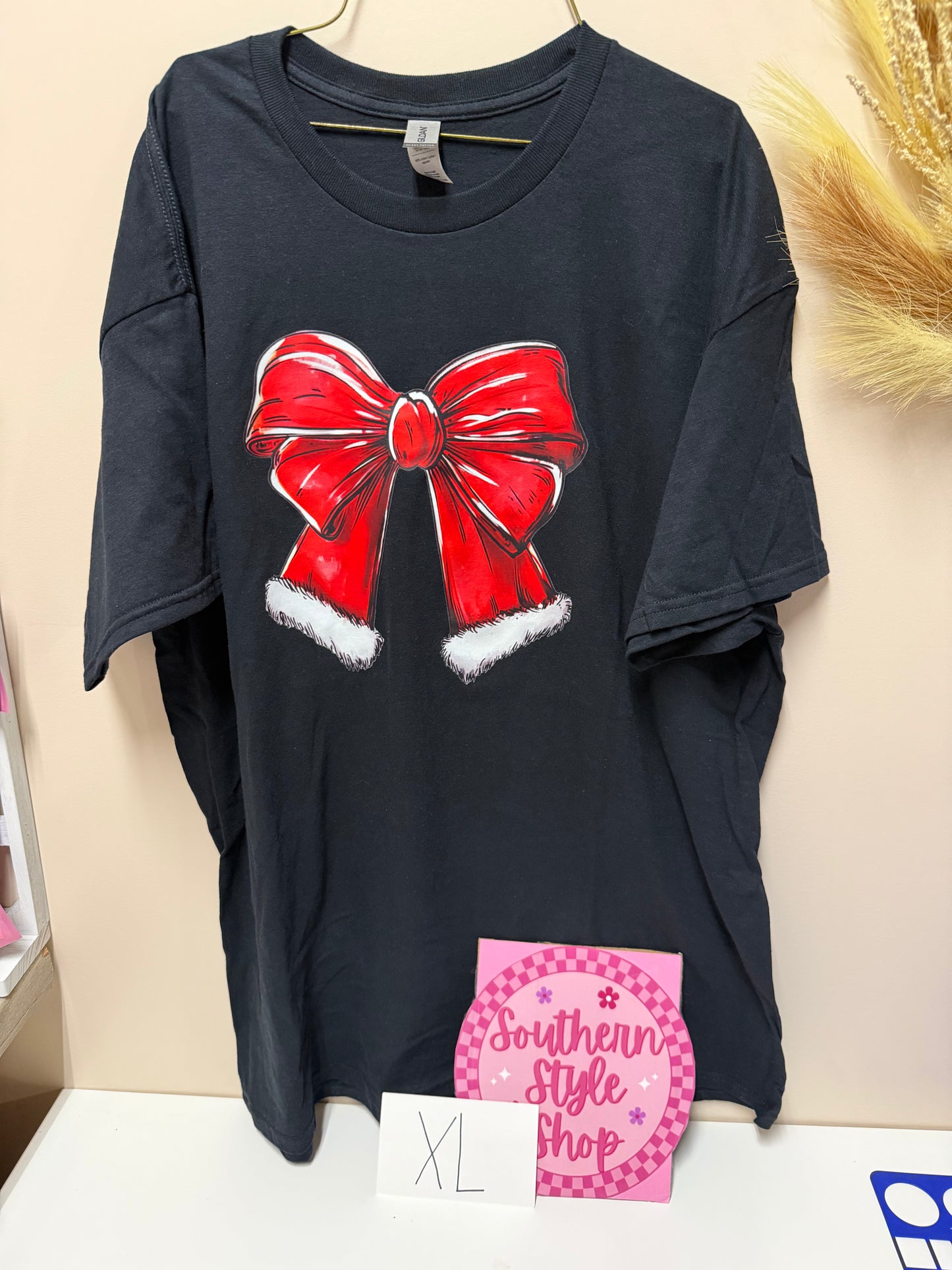 Adult xl Santa bow tshirt